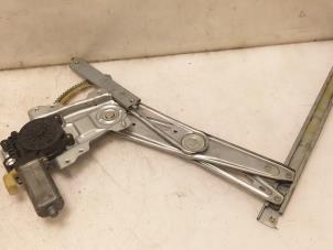 Gebruikte Ruitmechaniek 4Deurs links-voor Toyota Yaris (P1) 1.3 16V VVT-i Prijs € 50,00 Margeregeling aangeboden door Van Gils Automotive