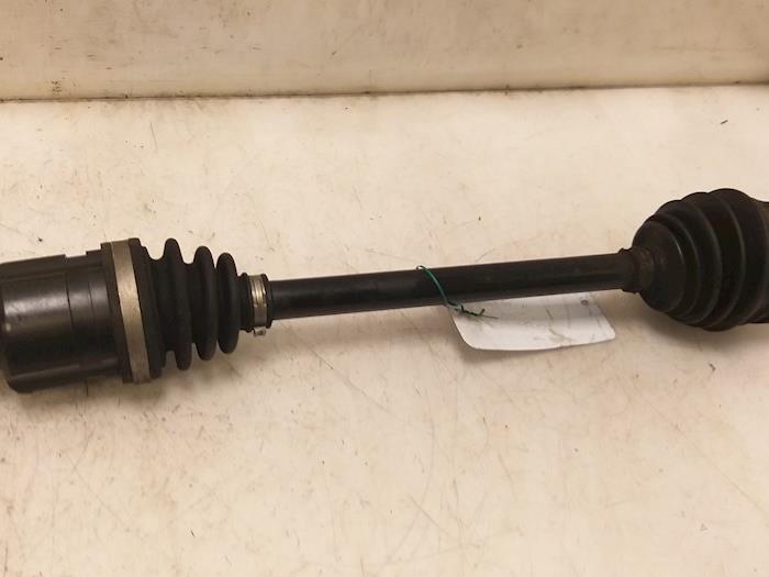 Gebruikte Aandrijfas links-voor Toyota Yaris (P1) 1.3 16V VVT-i Prijs € 74,99 Margeregeling aangeboden door Van Gils Automotive