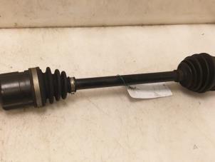 Gebruikte Aandrijfas links-voor Toyota Yaris (P1) 1.3 16V VVT-i Prijs € 74,99 Margeregeling aangeboden door Van Gils Automotive