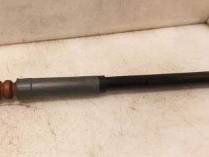 Gebruikte Schokdemper links-achter Ford B-Max (JK8) 1.6 TDCi 95 Prijs € 65,00 Margeregeling aangeboden door Van Gils Automotive