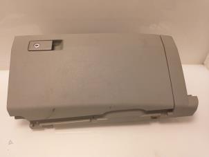 Gebruikte Dashboardkastje Volkswagen Transporter T6 2.0 TDI 150 Prijs € 52,03 Inclusief btw aangeboden door Van Gils Automotive