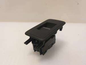 Gebruikte Elektrisch Raam Schakelaar Landrover Range Rover Sport (LW) 3.0 SDV6 Prijs € 30,00 Margeregeling aangeboden door Van Gils Automotive