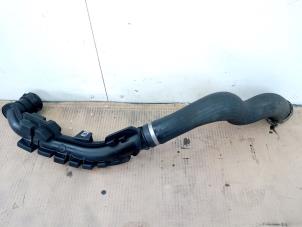 Gebruikte Intercooler Buis Renault Master II (FD/HD) 2.5 dCi 120 FAP Prijs € 88,00 Margeregeling aangeboden door Van Gils Automotive