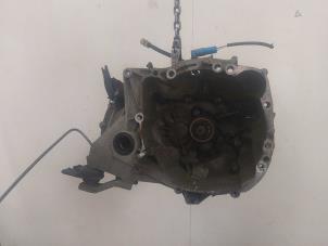 Gebruikte Versnellingsbak Renault Clio III (BR/CR) 1.2 16V 75 Prijs € 249,99 Margeregeling aangeboden door Van Gils Automotive