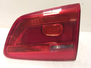 Gebruikte Achterlicht rechts Volkswagen Touran (1T3) 2.0 TDI 16V 140 Prijs € 33,00 Margeregeling aangeboden door Van Gils Automotive