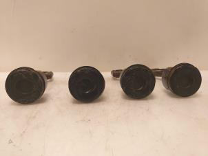 Gebruikte Zuiger Peugeot 5008 I (0A/0E) 1.6 THP 16V Prijs € 249,00 Margeregeling aangeboden door Van Gils Automotive