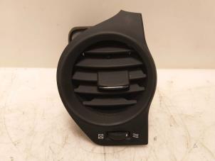 Gebruikte Luchtrooster Dashboard Lexus IS (E2) 250 2.5 V6 24V Prijs € 33,00 Margeregeling aangeboden door Van Gils Automotive
