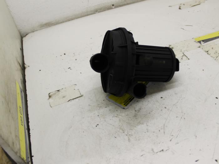 Gebruikte Pullairpomp Seat Leon (1M1) 1.8 20V Prijs € 40,00 Margeregeling aangeboden door Van Gils Automotive