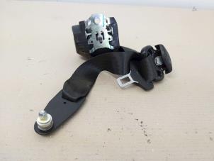 Gebruikte Veiligheidsgordel links-achter Iveco New Daily V 35C15/C15D/S15, 40/45/50/60/70C15 Prijs € 149,99 Margeregeling aangeboden door Van Gils Automotive