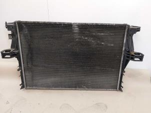 Gebruikte Radiateur Iveco New Daily V 35C15/C15D/S15, 40/45/50/60/70C15 Prijs € 143,00 Margeregeling aangeboden door Van Gils Automotive