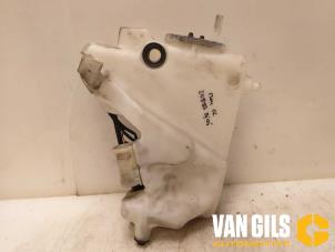 Gebruikte Ruitensproeiertank voor Mercedes CLS (C219) 350 3.5 V6 18V Prijs € 40,00 Margeregeling aangeboden door Van Gils Automotive