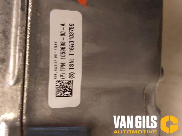 Omvormer van een Tesla Model S 90D 2016