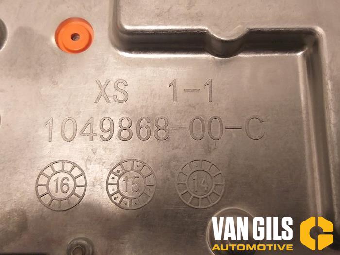 Omvormer van een Tesla Model S 90D 2016