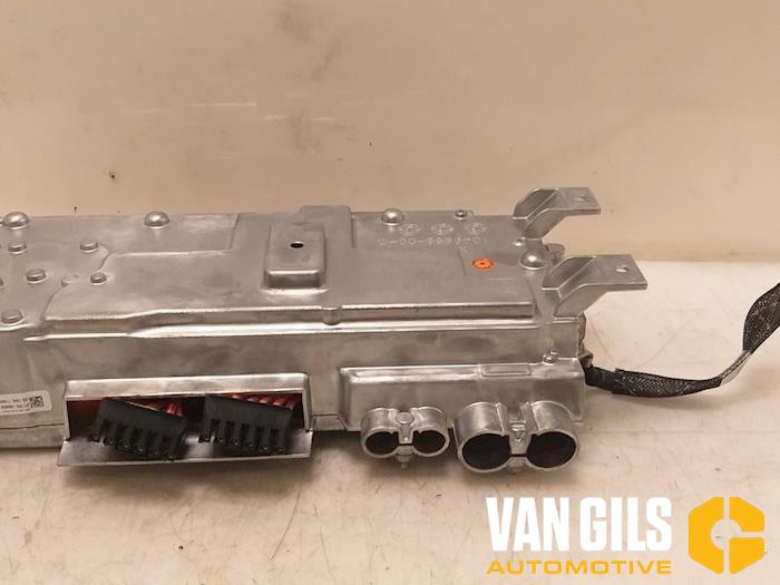 Omvormer van een Tesla Model S 90D 2016