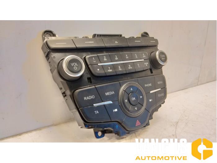Radiobedienings paneel van een Ford Focus 3 1.0 Ti-VCT EcoBoost 12V 125 2015