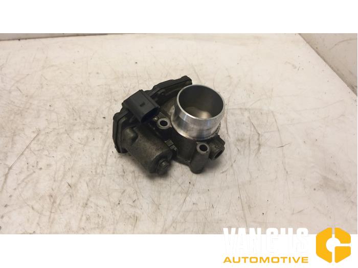 Gebruikte Gasklephuis Ford Grand C-Max (DXA) 1.0 Ti-VCT EcoBoost 12V 125 Prijs € 65,00 Margeregeling aangeboden door Van Gils Automotive