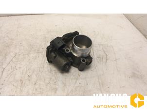 Gebruikte Gasklephuis Ford Grand C-Max (DXA) 1.0 Ti-VCT EcoBoost 12V 125 Prijs € 65,00 Margeregeling aangeboden door Van Gils Automotive