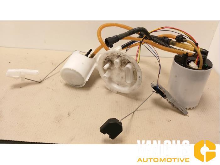 Gebruikte Tank element Pomp Porsche 911 (991) 3.8 24V Carrera 4S Prijs € 229,99 Margeregeling aangeboden door Van Gils Automotive