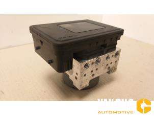 Gebruikte ABS Pomp Ford Fiesta 7 1.1 Ti-VCT 12V 85 Prijs € 344,99 Margeregeling aangeboden door Van Gils Automotive