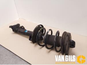 Gebruikte Mac Phersonpoot links-voor Mercedes C (W204) 3.0 C-320 CDI V6 24V Prijs € 110,00 Margeregeling aangeboden door Van Gils Automotive