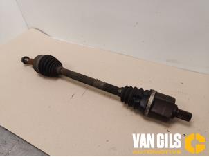 Gebruikte Homokineetas links-voor Renault Scénic II (JM) 2.0 16V Prijs € 74,99 Margeregeling aangeboden door Van Gils Automotive