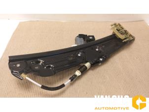 Gebruikte Ruitmechaniek 4Deurs links-achter BMW 5 serie (F10) 520d 16V Prijs € 60,00 Margeregeling aangeboden door Van Gils Automotive