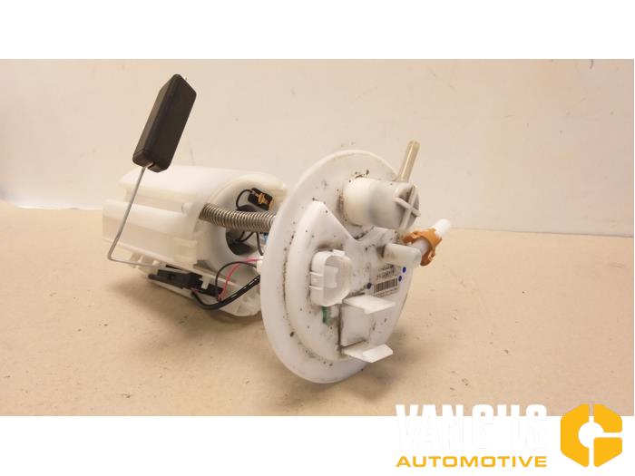 Gebruikte Tank element Pomp Mitsubishi Space Star (A0) 1.0 12V Prijs € 50,00 Margeregeling aangeboden door Van Gils Automotive