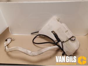 Gebruikte Ruitensproeiertank voor BMW 5 serie Gran Turismo (F07) 530d 24V Prijs € 33,00 Margeregeling aangeboden door Van Gils Automotive