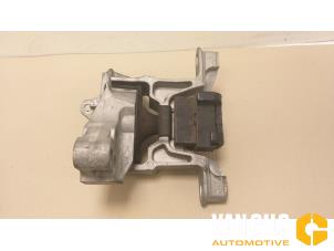 Gebruikte Motorrubber Mazda CX-3 (DJ/DK) 2.0 SkyActiv-G 120 Prijs op aanvraag aangeboden door Van Gils Automotive