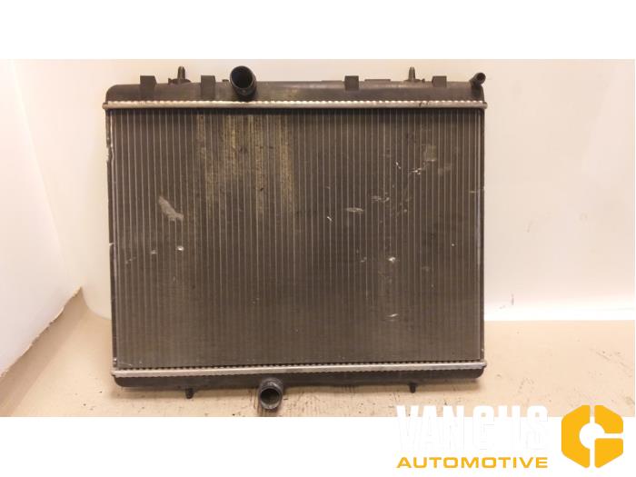 Gebruikte Radiateur Peugeot 5008 I (0A/0E) 1.6 THP 16V Prijs € 44,00 Margeregeling aangeboden door Van Gils Automotive