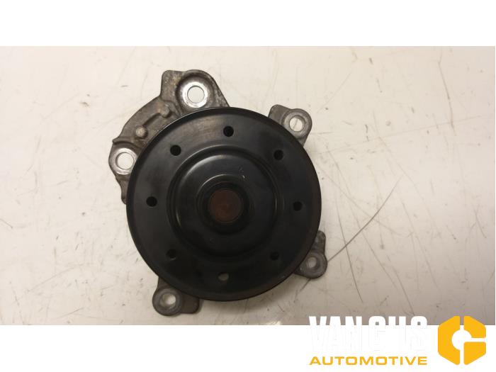 Gebruikte Poelie Waterpomp Toyota Avensis (T27) 2.0 16V VVT-i Prijs € 30,00 Margeregeling aangeboden door Van Gils Automotive