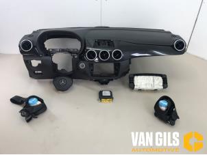 Gebruikte Module + Airbag Set Mercedes B (W246) 1.6 B-180 BlueEFFICIENCY Turbo 16V Prijs € 1.599,99 Margeregeling aangeboden door Van Gils Automotive