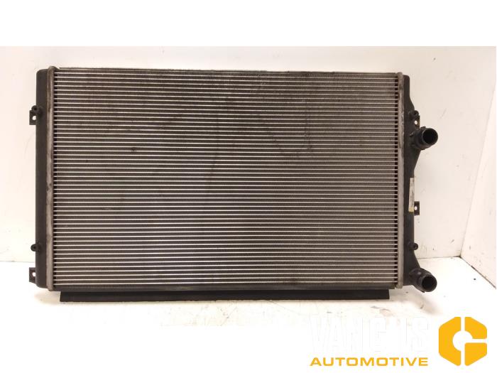 Gebruikte Radiateur Volkswagen Golf Plus (5M1/1KP) 1.4 TSI 140 16V Prijs € 55,00 Margeregeling aangeboden door Van Gils Automotive