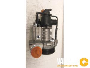 Gebruikte Waterpomp Mercedes B (W246) 2.1 B-200 CDI BlueEFFICIENCY, B-200d 16V Prijs € 164,56 Inclusief btw aangeboden door Van Gils Automotive