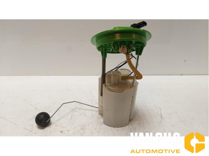 Gebruikte Tank element Pomp Volkswagen Golf VII (AUA) 1.4 GTE 16V Prijs € 50,00 Margeregeling aangeboden door Van Gils Automotive