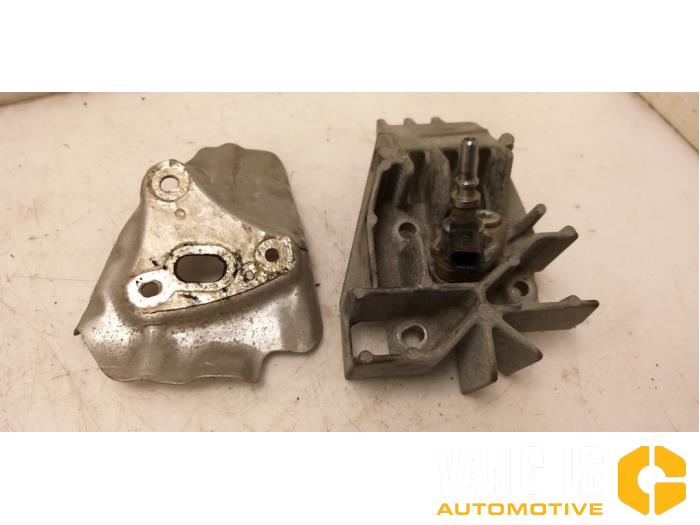 Gebruikte Motorsteun Renault Clio III (BR/CR) 1.5 dCi FAP Prijs € 30,00 Margeregeling aangeboden door Van Gils Automotive