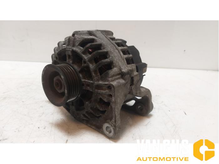 Gebruikte Dynamo Volkswagen Passat Variant (3B6) 2.0 Prijs € 75,00 Margeregeling aangeboden door Van Gils Automotive