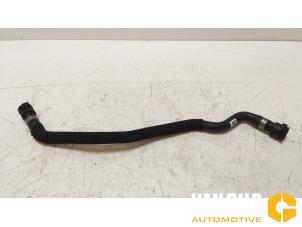Gebruikte Koelwaterslang BMW X5 (G05) xDrive M50d 3.0 24V Prijs € 60,49 Inclusief btw aangeboden door Van Gils Automotive