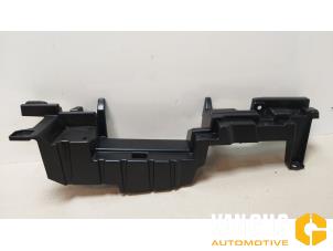 Gebruikte Afdekplaat diversen BMW X5 (G05) xDrive M50d 3.0 24V Prijs € 42,34 Inclusief btw aangeboden door Van Gils Automotive