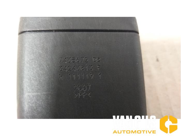 Veiligheidsgordel Insteek rechts-achter van een BMW X5 (G05) xDrive M50d 3.0 24V 2020