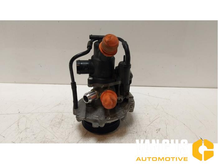Waterpomp van een Mercedes-Benz B (W246) 2.1 B-220 CDI BlueEFFICIENCY,d 16V 2015