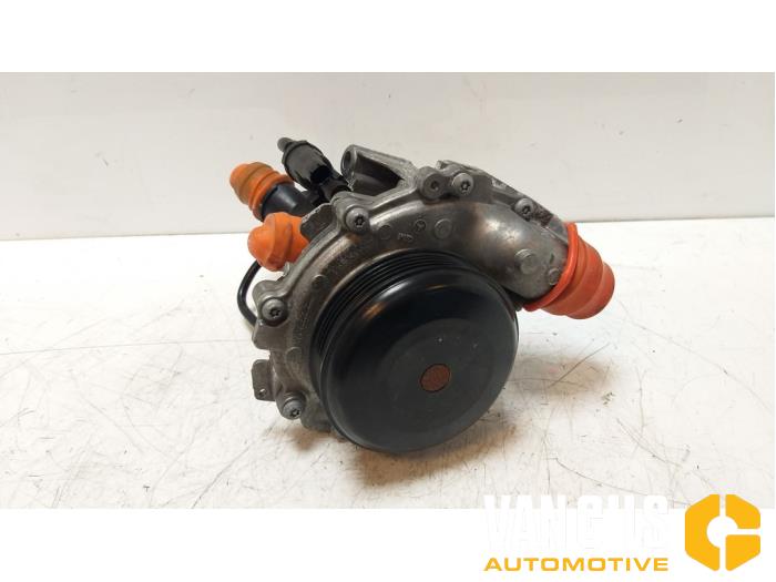 Waterpomp van een Mercedes-Benz B (W246) 2.1 B-220 CDI BlueEFFICIENCY,d 16V 2015