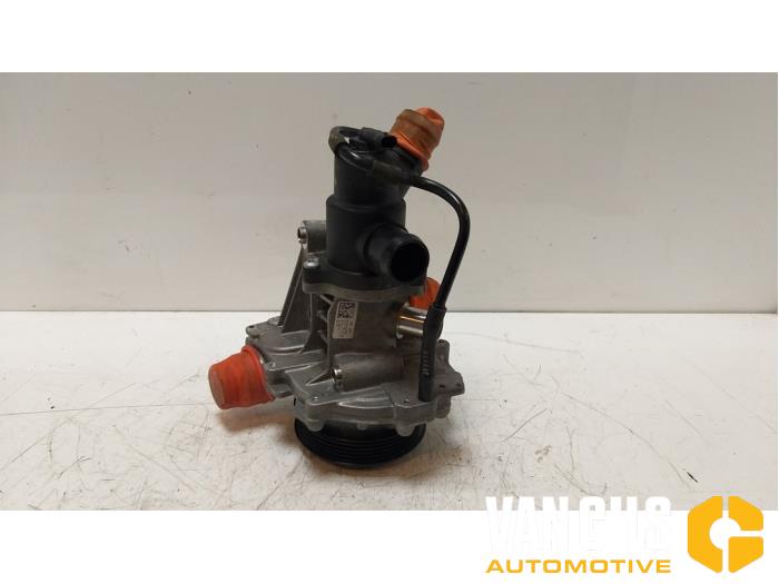Waterpomp van een Mercedes-Benz B (W246) 2.1 B-220 CDI BlueEFFICIENCY,d 16V 2015