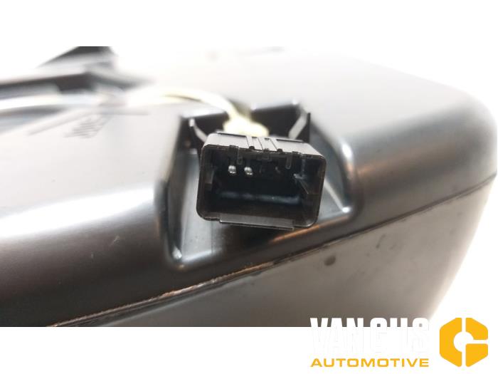 Subwoofer van een Tesla Model S 100D 2018