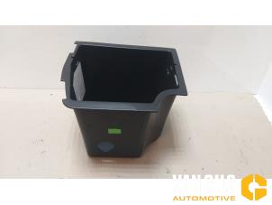 Gebruikte Opbergvak Volkswagen Sharan (7N) 2.0 TDI 16V 4Motion Prijs € 36,30 Inclusief btw aangeboden door Van Gils Automotive