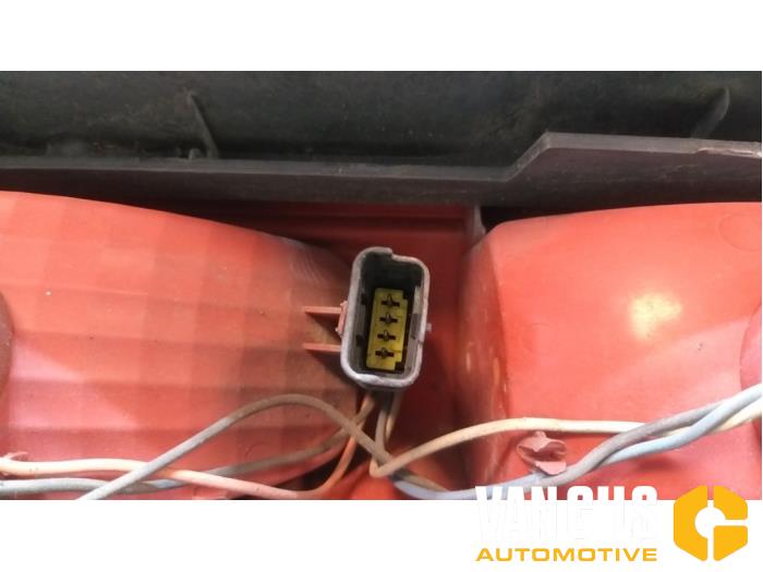 Renault Trafic Taillight, left Renault Trafic O191940 265A60118R O191940 3