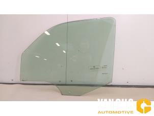 Gebruikte Deurruit 4Deurs links-voor Dodge Nitro 3.7 STX V6 4x4 Autom. Prijs € 66,00 Margeregeling aangeboden door Van Gils Automotive