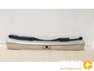 Gebruikte Afdekking slotvanger achter Audi A4 Avant (B9) 2.0 40 T MHEV 16V Prijs € 30,00 Margeregeling aangeboden door Van Gils Automotive