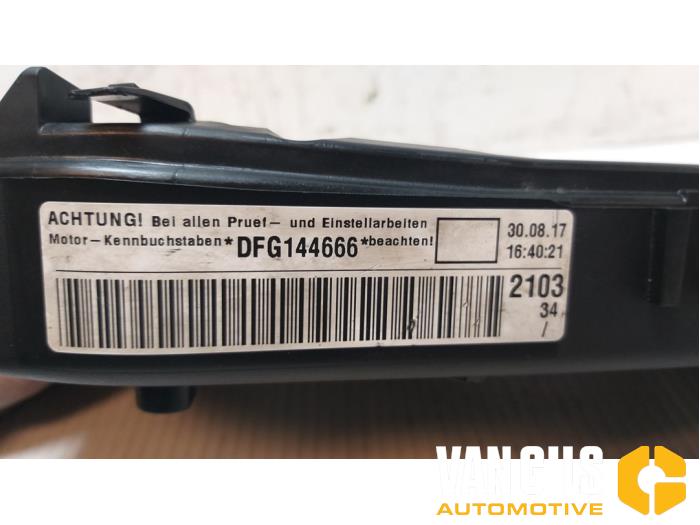 Distributiedeksel van een Volkswagen Touran (5T1) 2.0 TDI 150 2017