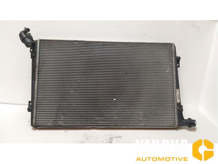 Gebruikte Radiateur Volkswagen Touran (1T1/T2) 1.9 TDI 105 Euro 3 Prijs € 65,00 Margeregeling aangeboden door Van Gils Automotive